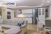 Wohn- und Essbereich mit Einbauküche - Helle 3-Zimmer-Wohnung mit Aufzug, Balkon und Top-Ausstattung - sofort bezugsbereit