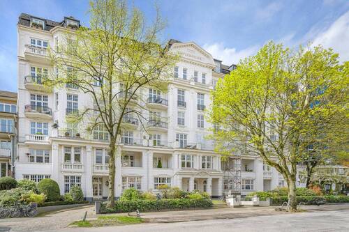 Aussenansicht - Hofweg Palais - Altbau ETW im Erdgeschoss mit sonnigem Garten und Terrasse