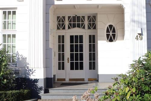 Hauseingang - 6 Zimmer Etagenwohnung zum Kaufen in Hamburg