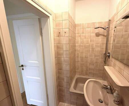 Gäste-WC mit Dusche - 