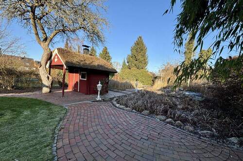 Gartenteich im Winter - 