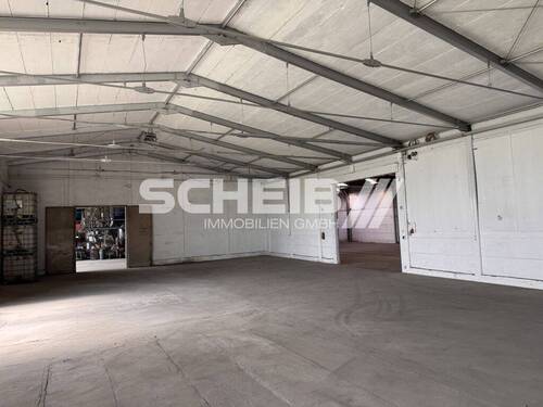 Durchgang zur weiteren Halle - 