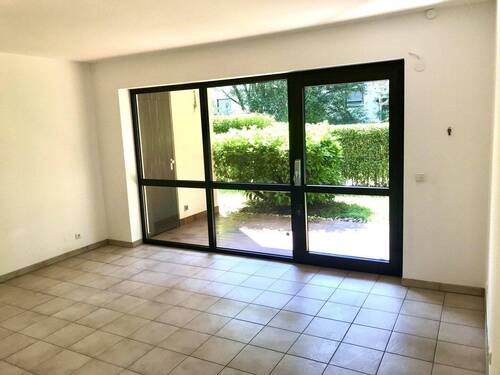 Wohnzimmer - Etagenwohnung mit 65,00 m&sup2; in Frankfurt am Main zum Kaufen