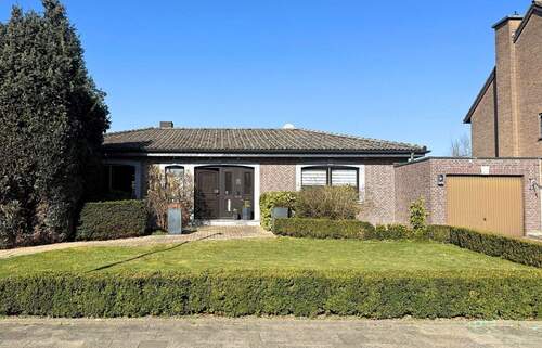 Hausansicht - 6 Zimmer Mehrfamilienhaus, Wohnhaus in Linnich