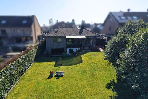 Hausansicht vom Garten - Mehrfamilienhaus, Wohnhaus mit 145,00 m&sup2; in Linnich zum Kaufen