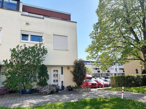Eingangsseite - 6 Zimmer Reihenendhaus zum Kaufen in Ditzingen