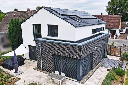 Fassade - Sehr modernes, großzügiges und neuwertiges EFH mit Süd West Grundstück - Energieklasse A+