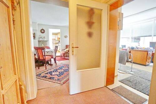 Flur mit Zugang zum Büro - 