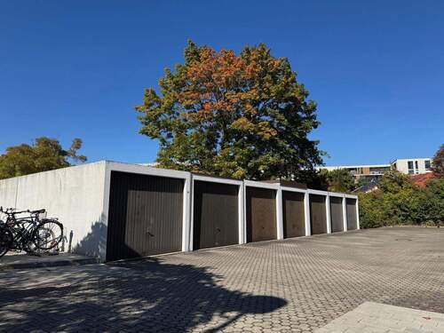 Garage Außen.jpeg - Etagenwohnung mit 84,60 m² in Ingolstadt zum Kaufen