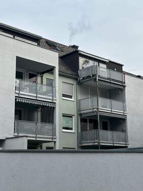 B2 Hausansicht 2.jpg - 4 Zimmer Etagenwohnung zum Kaufen in Dillenburg