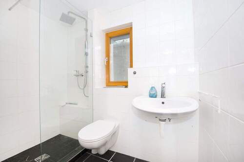 Bad im Nebengebäude - 