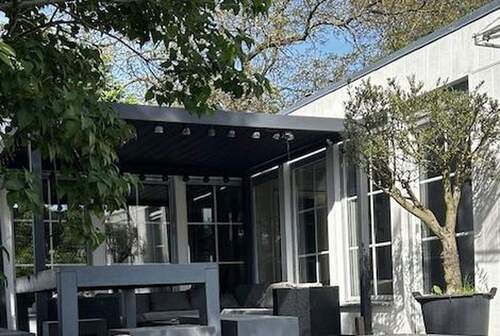 Bild 1 - Haus im Bungalowstil mit Pool, Nebengelass und großem Grundstück mit Potential für ein 2 Haus