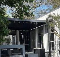 Haus im Bungalowstil mit Pool, Nebengelass und großem Grundstück mit Potential für ein 2 Haus - Berlin Altglienicke