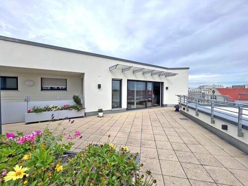 private Dachterrasse mit Wintergarten! - 3 Zimmer Etagenwohnung zur Miete in Nürnberg