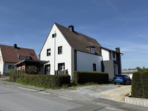 Seitenansicht - Viel Platz, viel Potenzial - das ideale Zuhause für Ihre Familie