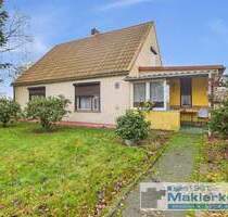 Vielversprechendes sanierungsbedürftiges Einfamilienhaus mit großem Grundstück, Garagen und Ausbaupotenzial - Görmin Böken