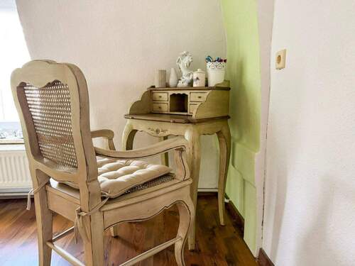 Arbeitsbereich mit Schreibtisch - 