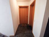 Flur mit Wohnungstür - 