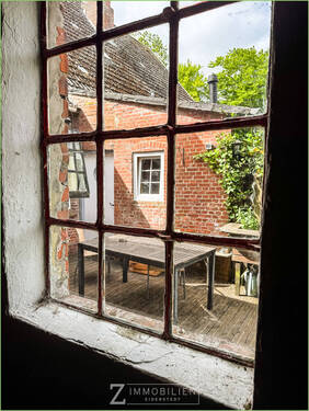 Blick in den Innenhof - 6 Zimmer Mehrfamilienhaus, Wohnhaus in Oldenswort