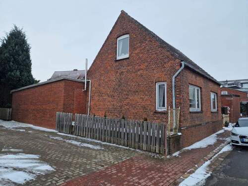 Wohnhaus mit Anbau - 4 Zimmer Einfamilienhaus zum Kaufen in Meldorf