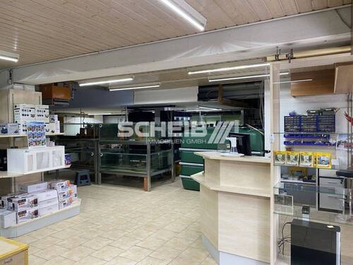 Ausstellungsraum mit Fußbodenheizung - 