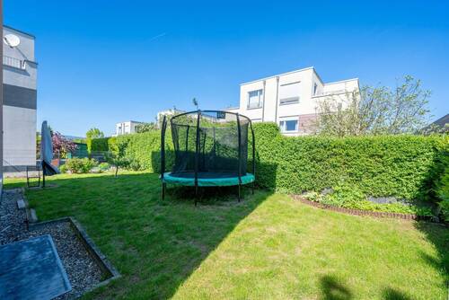 Garten - rückseitig - Einfamilienhaus mit 235,00 m&sup2; in Frankfurt am Main zur Miete