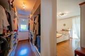 Schlafbereich mit Ankleide und En-Suite Bad (EG) - 