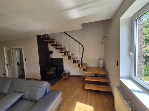 Wohnzimmer Treppe 1 - 5 Zimmer Einfamilienhaus in Jemgum