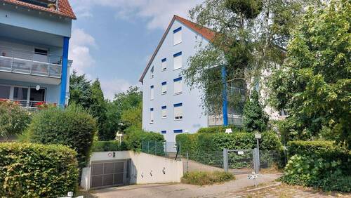 Einfahrt Tiefgarage - 4 Zimmer Etagenwohnung in Kleinmachnow