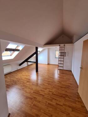 Wohnzimmer - Gemütliche 2-Raum-Wohnung im Dachgeschoss!