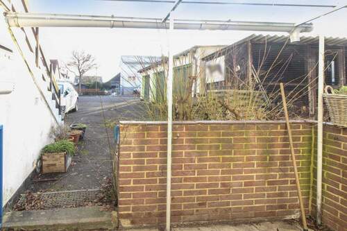 Blick auf den Garagenhof - 