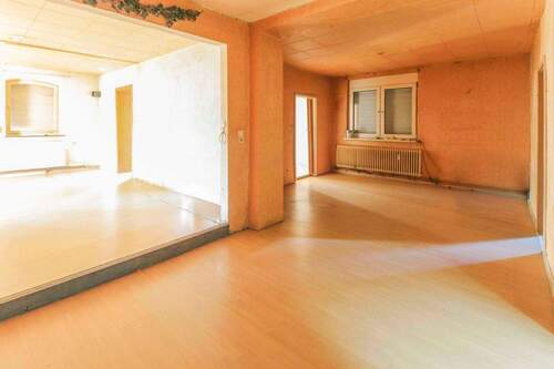 Wohnzimmer - 4 Zimmer Etagenwohnung zum Kaufen in Kassel