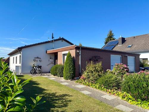 Hausansicht - Einfamilienhaus mit vielfältigem Nutzungspotenzial in einer der besten Lagen von Stockelsdorf