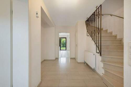 Eingangsbereich - 4 Zimmer Reihenmittelhaus zum Kaufen in Neuss