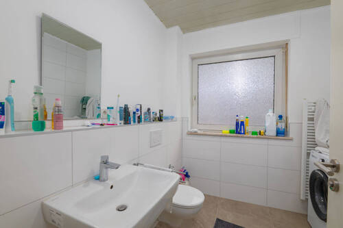 Badezimmer Erdgeschoss - Mehrfamilienhaus, Wohnhaus mit 186,50 m² in Karlsruhe / Rintheim zum Kaufen