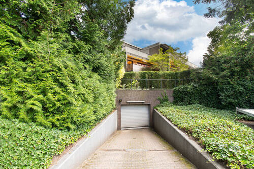 Einfahrt zur Tiefgarage - 