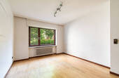 Helles Schlafzimmer mit freundlicher Atmosphäre - 