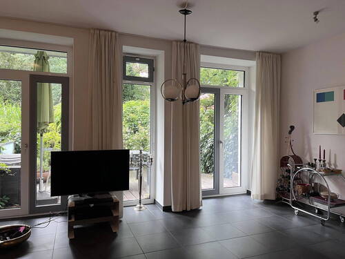Wohnraum und Offene Küche - 2 Zimmer Wohnung in Tiergartennähe