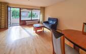 Wohnzimmer mit Balkon - 