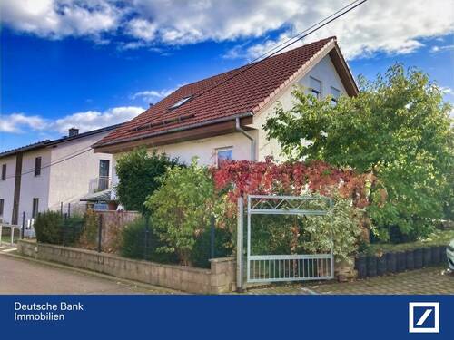 Hausansicht - Modernes Einfamilienhaus - Einziehen und sich wohlfühlen !