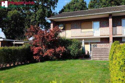 Ansicht I - Eine gut aufgeteilte Doppelhaushälfte mit zusätzl. Balkon und massiv. Garage