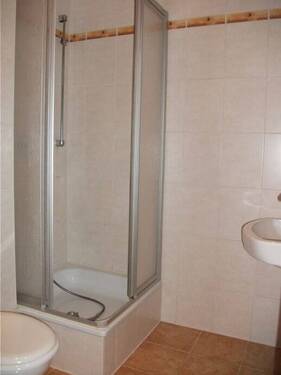 Bad mit Dusche - 