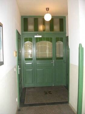 Hauseingang - 2 Zimmer Etagenwohnung zur Miete in Chemnitz