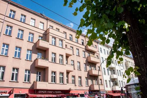 Fassade - Gründerzeit-Investment im Szenekiez: Vermietete 3-Zimmer-Wohnung - TOP-Anbindung - PROVISIONSFREI