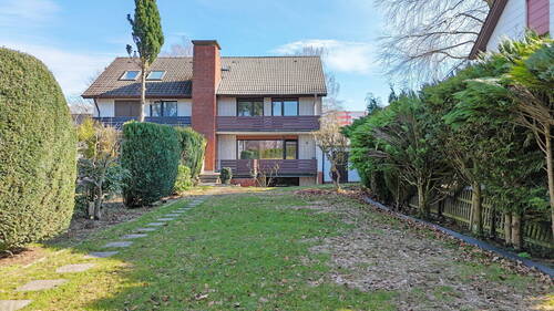 Rückansicht Drohne - 4 Zimmer Doppelhaushälfte zum Kaufen in Norderstedt