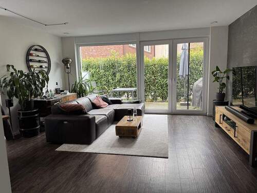 Wohn- und Esszimmer (1).JPG - 