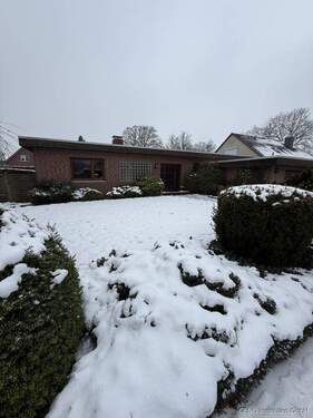 Frontansicht - Flachdachbungalow in begehrter Wohnlage