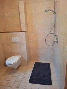 und bodengleicher Dusche - 