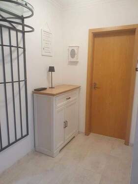 seitlich mit Garderobenbereich - 