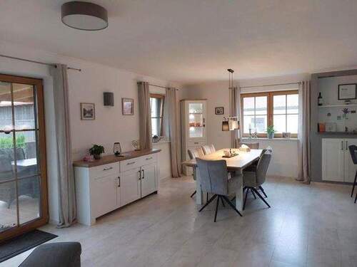 einladend: Essbereich - 6 Zimmer Mehrfamilienhaus, Wohnhaus in Burglengenfeld / Pottenstetten
